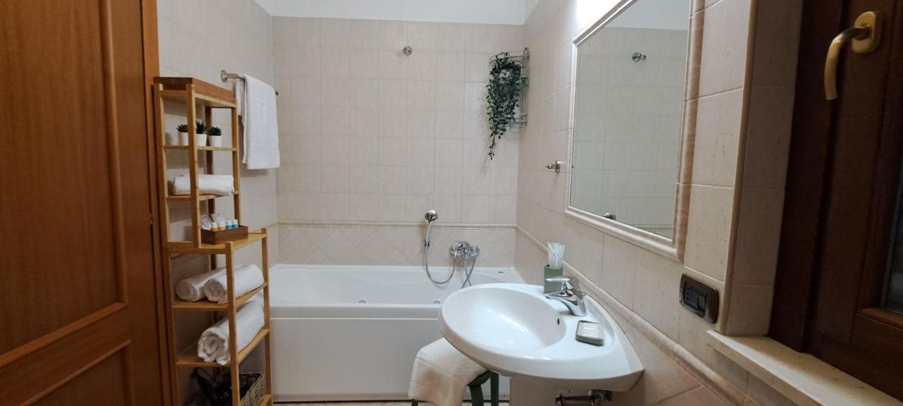 Regina Ciclarum Suite Fiumicino Dış mekan fotoğraf